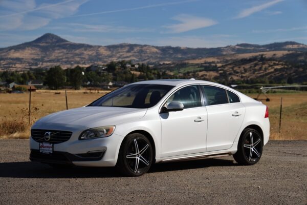 1389CVolvoS60TWhite001